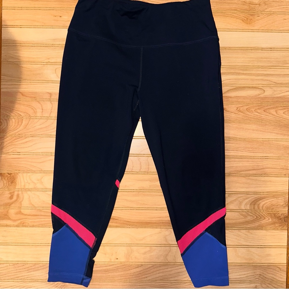 Reebok High-Rise Capri Leggings | Black w/ Pink & Blue Colorblock | Size L - Picture 2 of 8